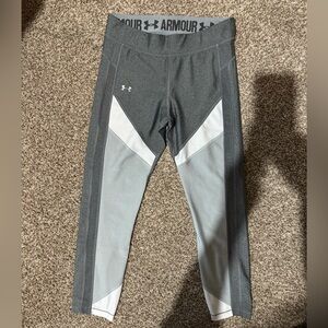Women’s Under Armour 3/4 Legging. Size Medium. Like New.